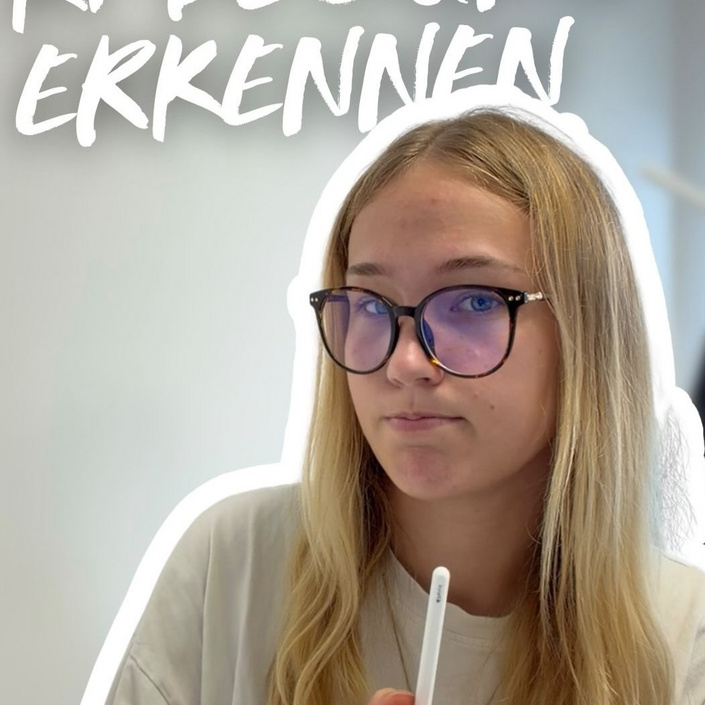 Ihr seht es doch auch sofort, oder? 👀
Stellenanzeige auf Instagram, Pinselstriche, fünf verschiedene Schriftarten, ein... Ihr seht es doch auch sofort, oder? 👀
Stellenanzeige auf Instagram, Pinselstriche, fünf verschiedene Schriftarten, ein...